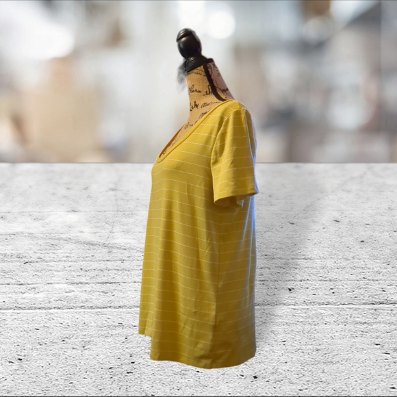 Old navy stretch yellow with white striped tshirt size XL - Picture 4 of 10